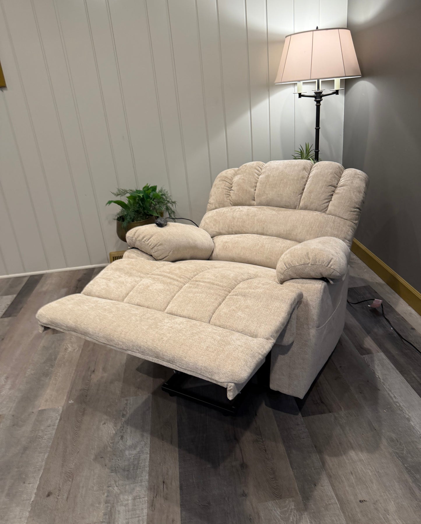 Power Lift Recliner with 8-Point Vibration Massage and Heating, USB & Type-C Ports, Chenille Beige