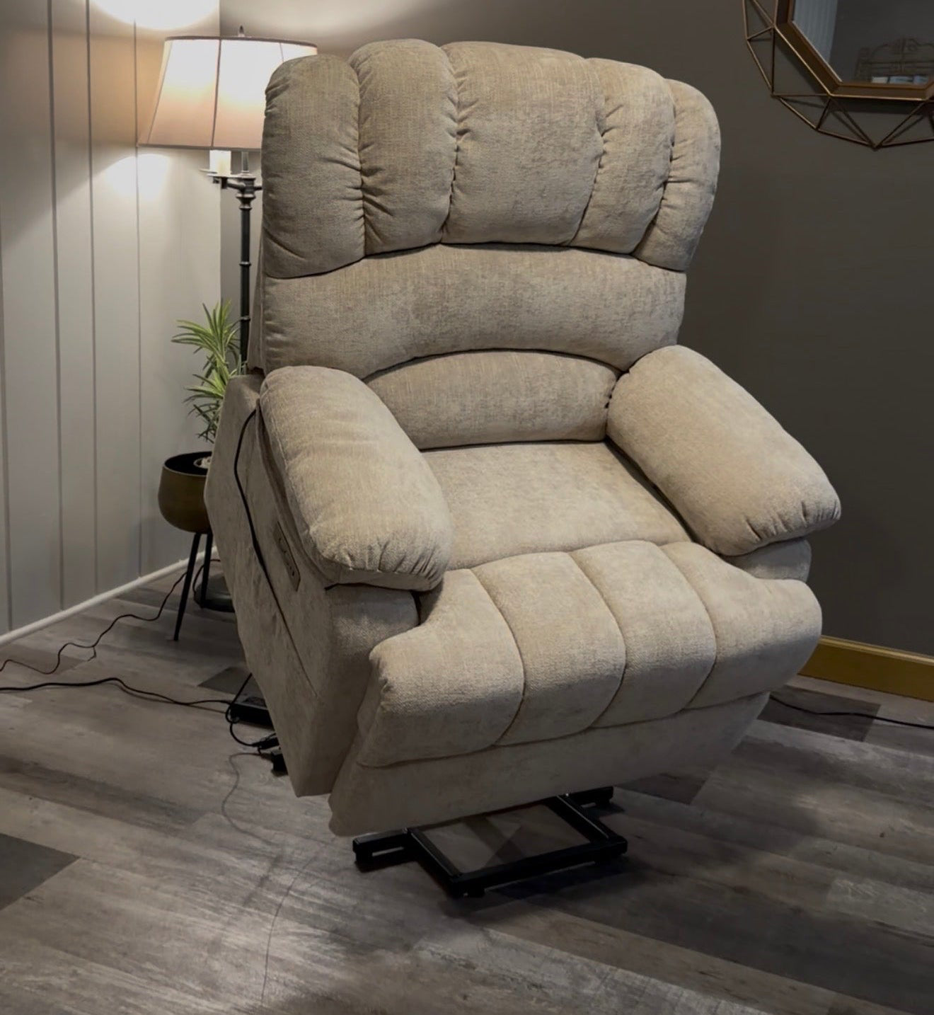 Power Lift Recliner with 8-Point Vibration Massage and Heating, USB & Type-C Ports, Chenille Beige