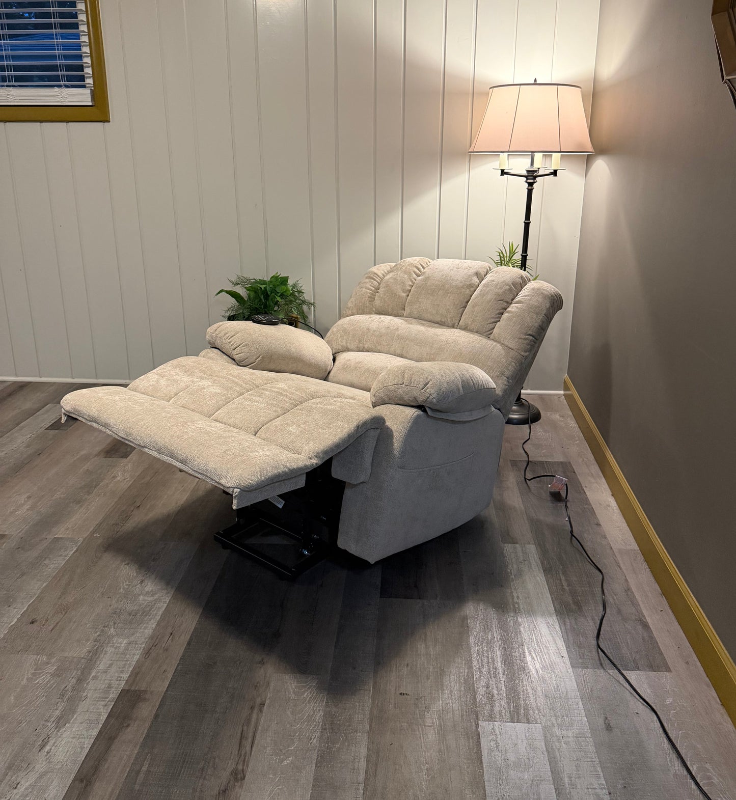 Power Lift Recliner with 8-Point Vibration Massage and Heating, USB & Type-C Ports, Chenille Beige